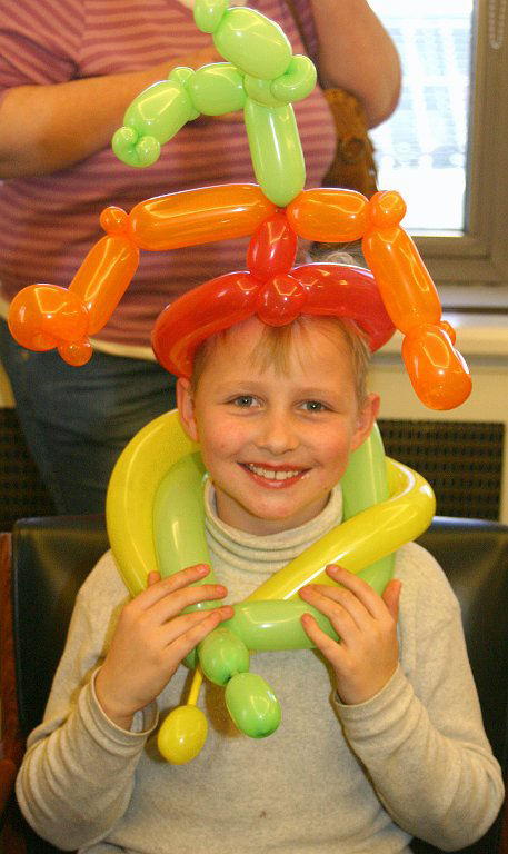 Balloon hats at kids party