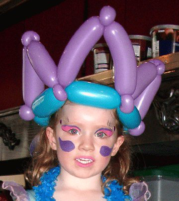 Kids party balloon hat