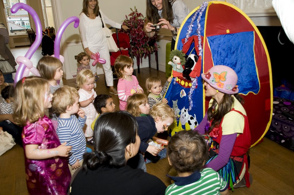 Puppets for kids parties in London