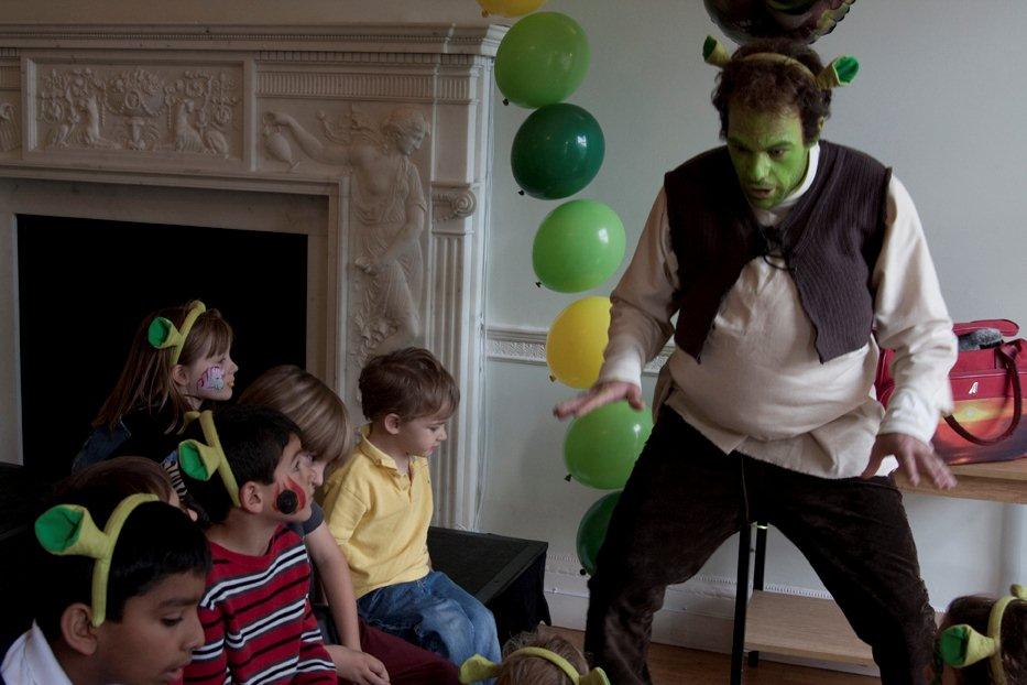 Shrek party theme entertainer in London