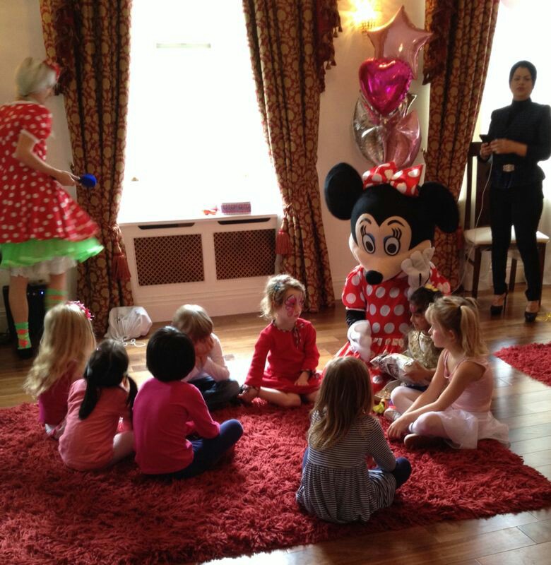 Minnie mouse kids party entertainer