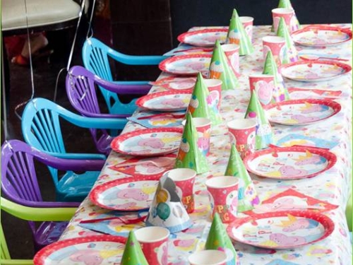 Kids table and chairs London